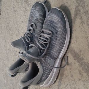 Nike Renew Rival Stealth/Wolf Gray/White Sample Sneakers Sz 9 or Youth 7